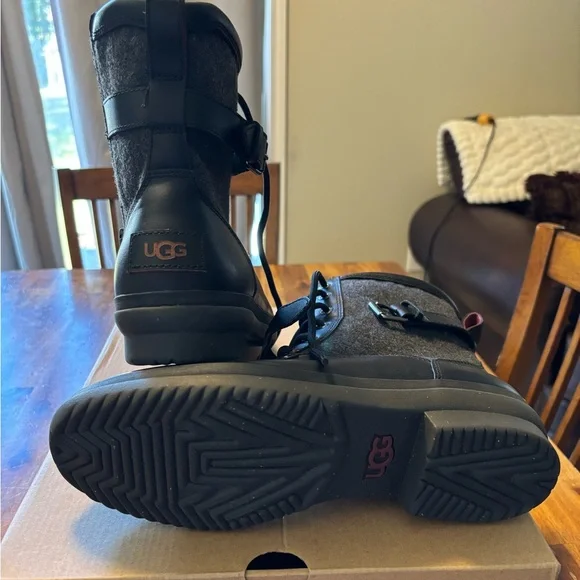 UGG Kesey Boots - Picture 3 of 3